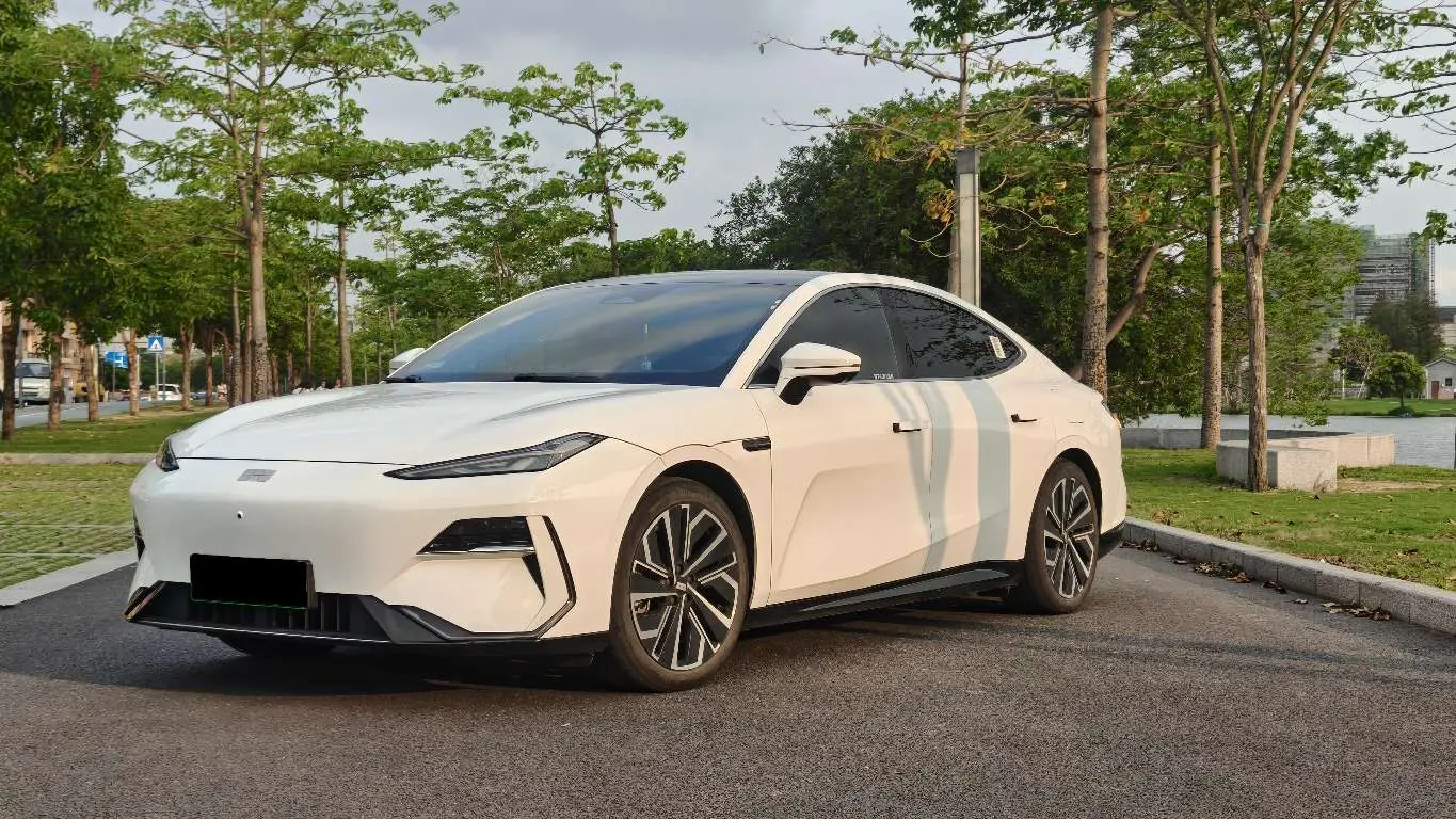 Geely Galaxy E8