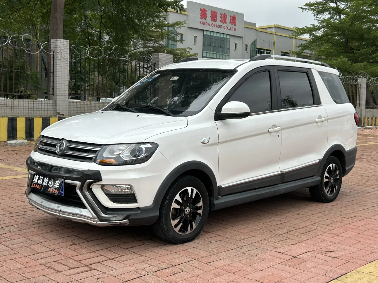 Dongfeng Fengon 370