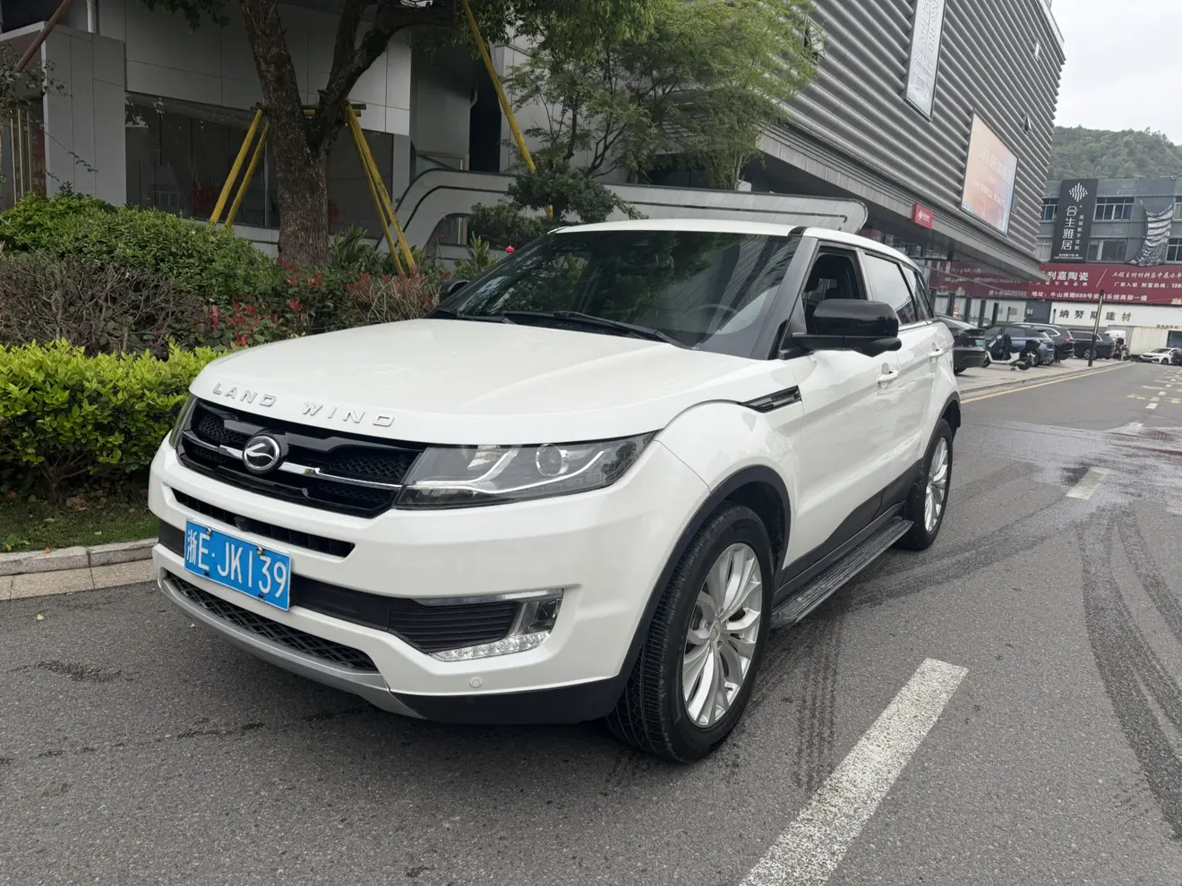 Lu Feng Landwind X7