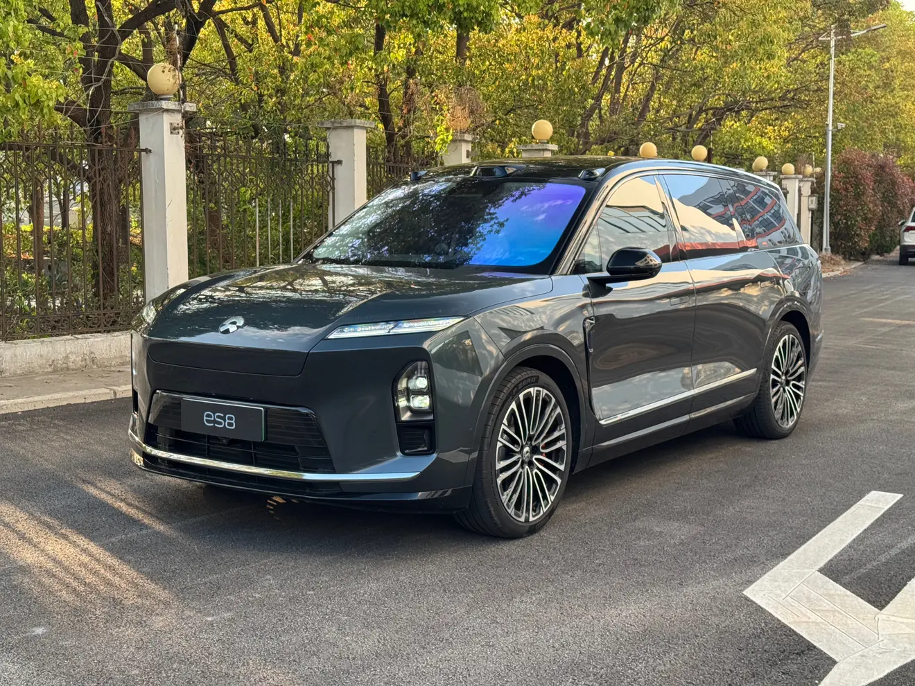 NIO ES8