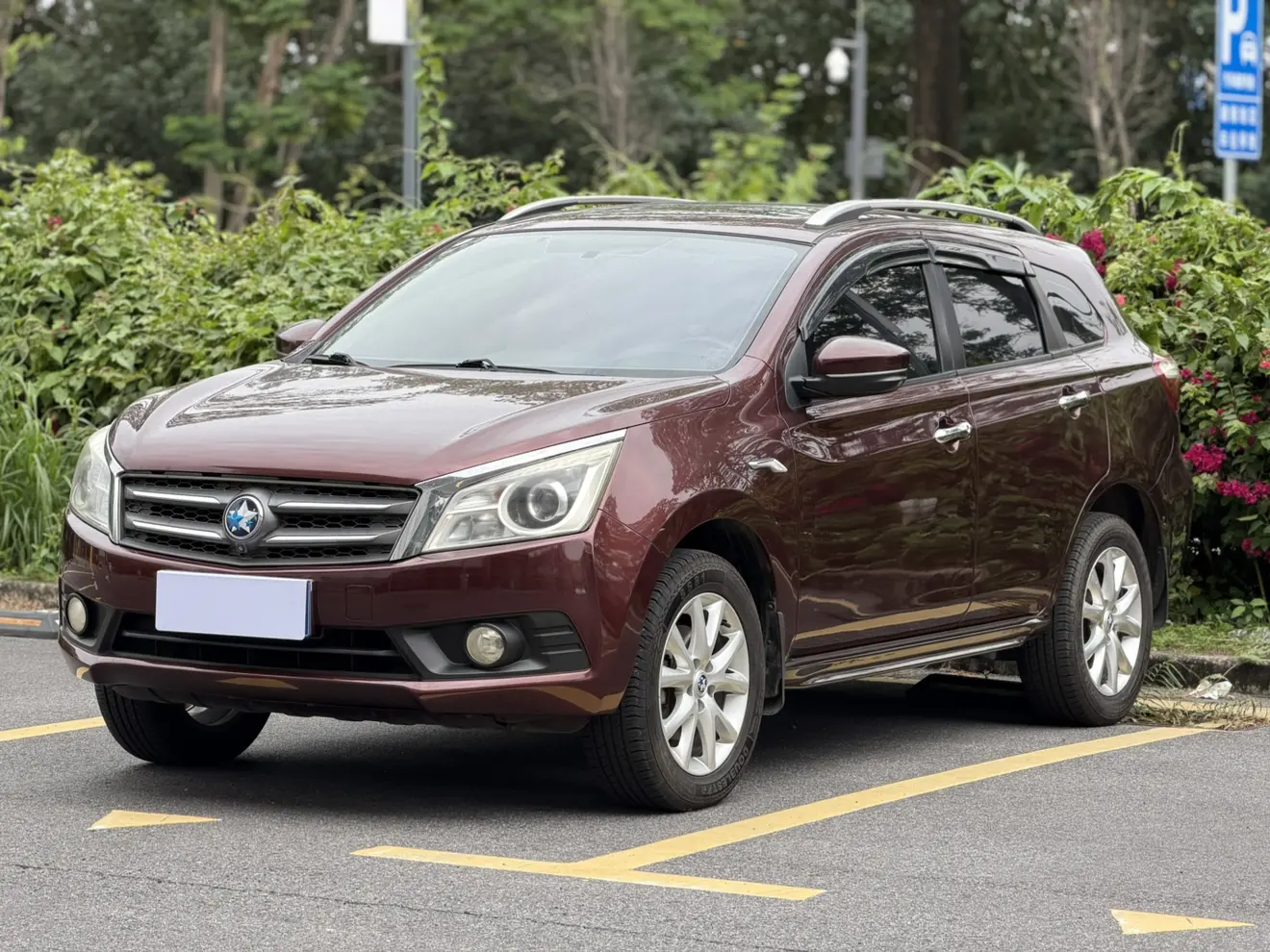 Kai Chen Venucia T70