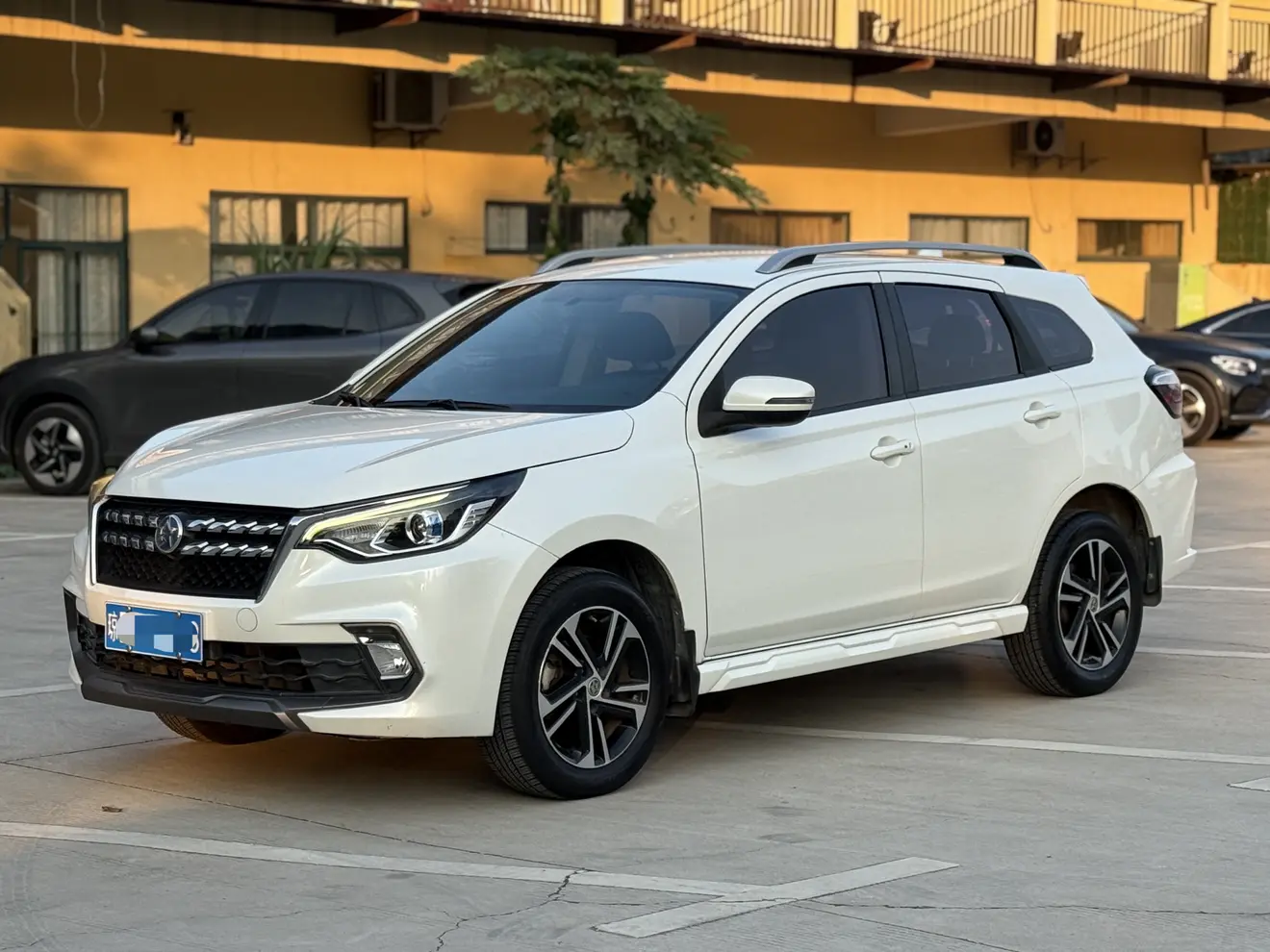 Kai Chen Venucia T70