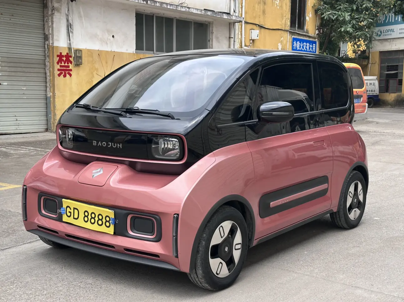 Baojun E300