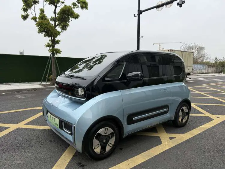Baojun E300