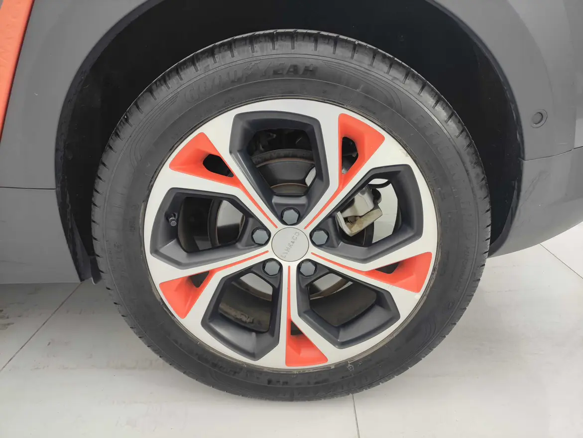 Lynk & Co 02