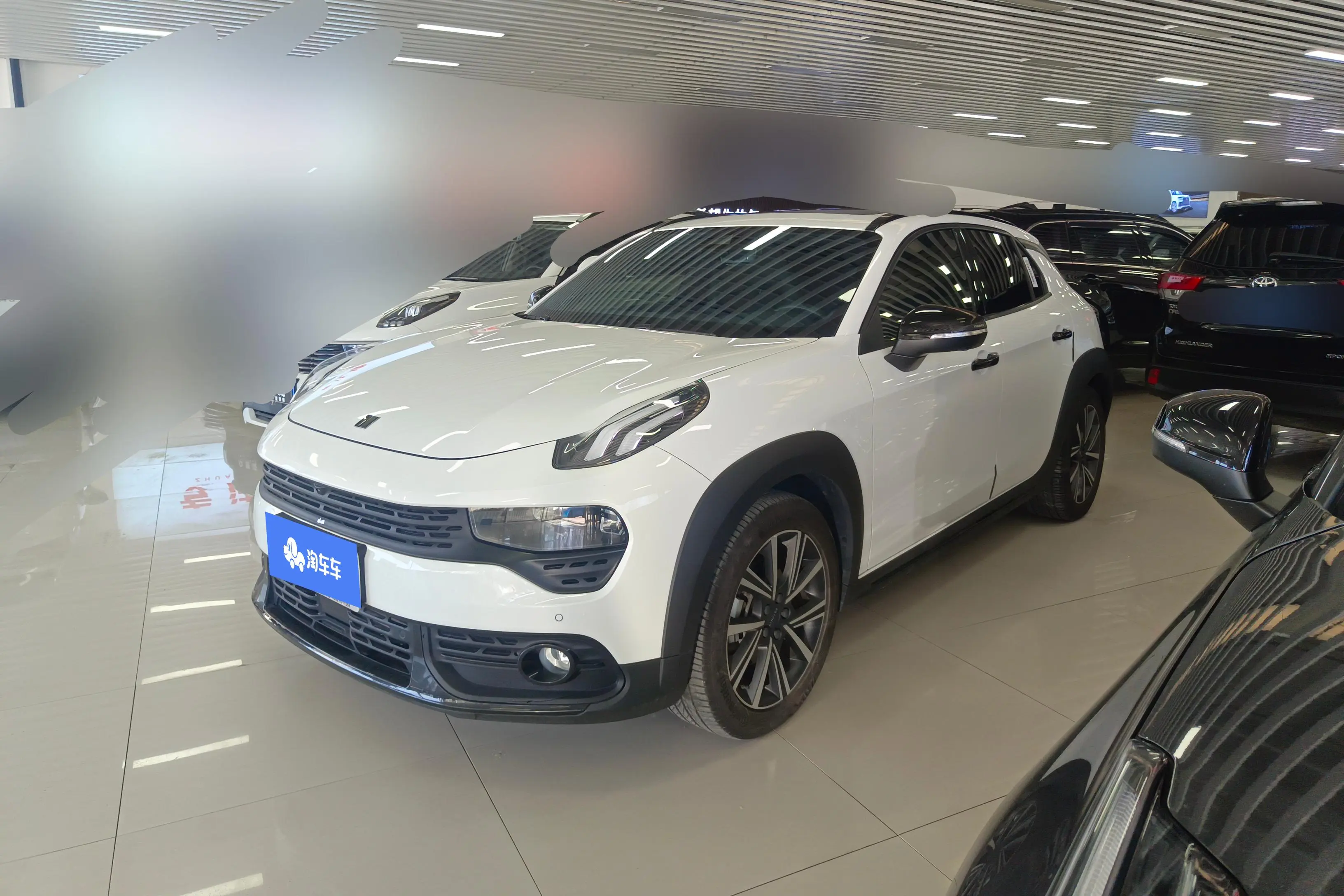 Lynk & Co 01 EM-P