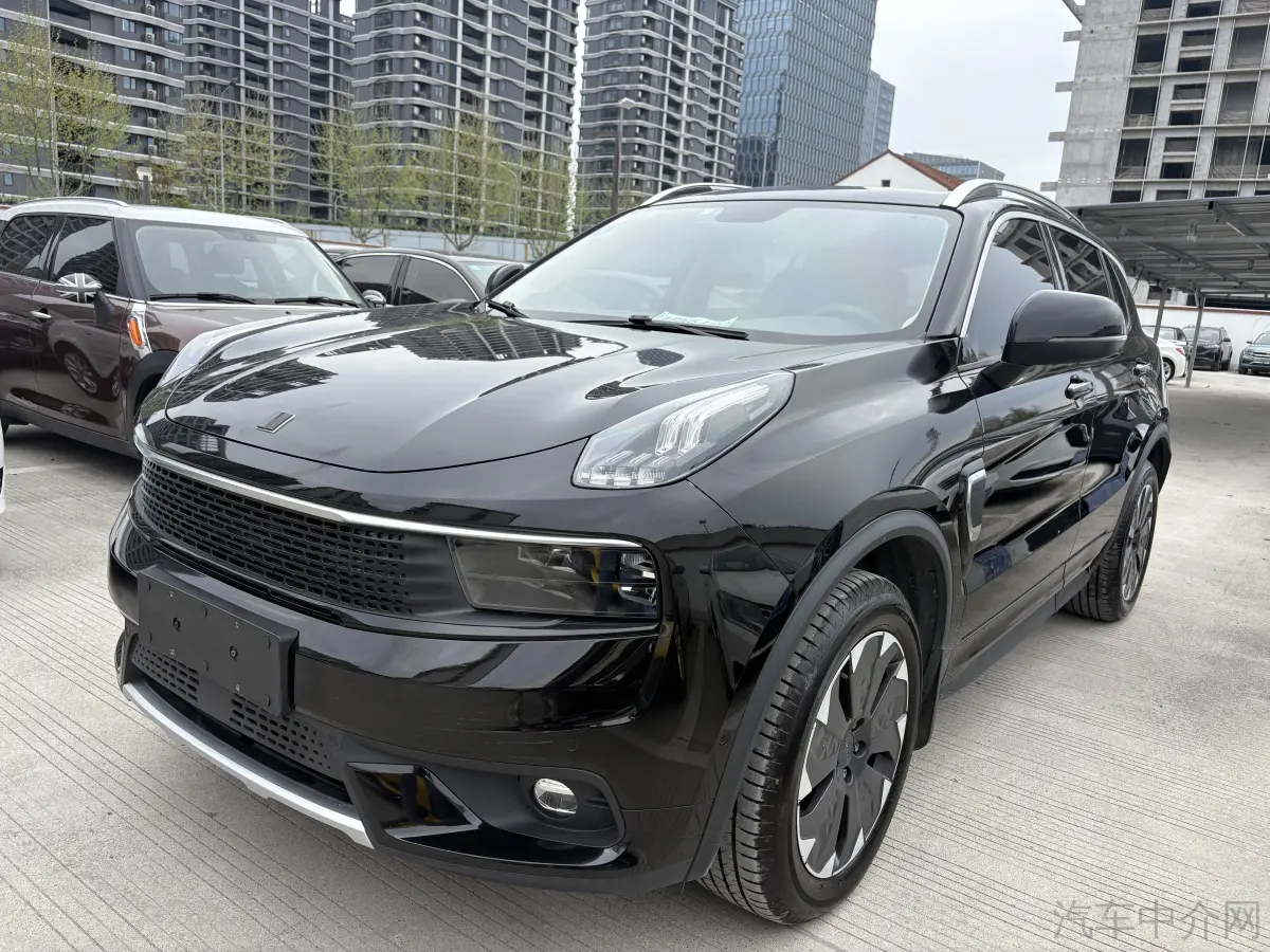 Lynk & Co 01 EM-P