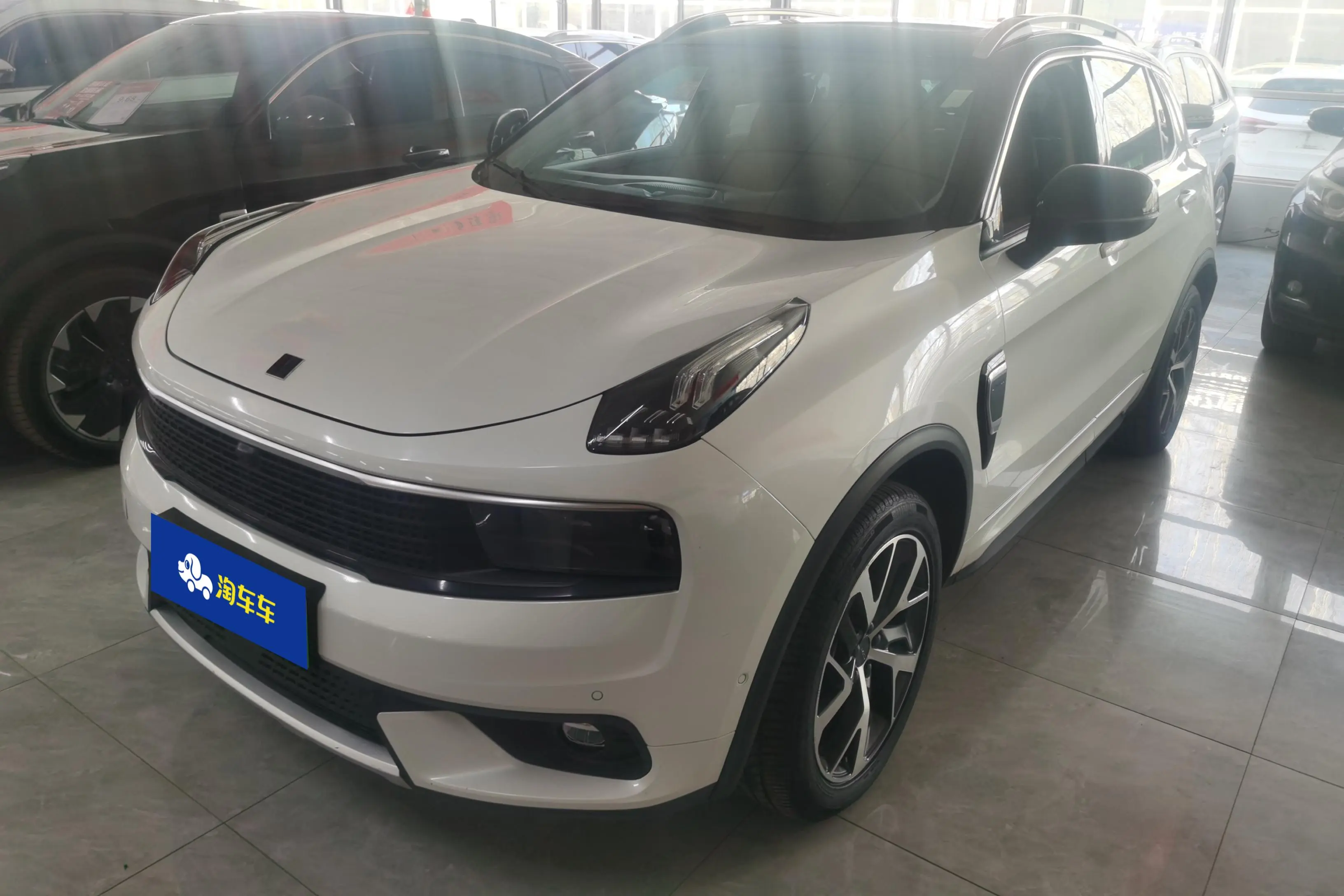 Lynk & Co 01 EM-P