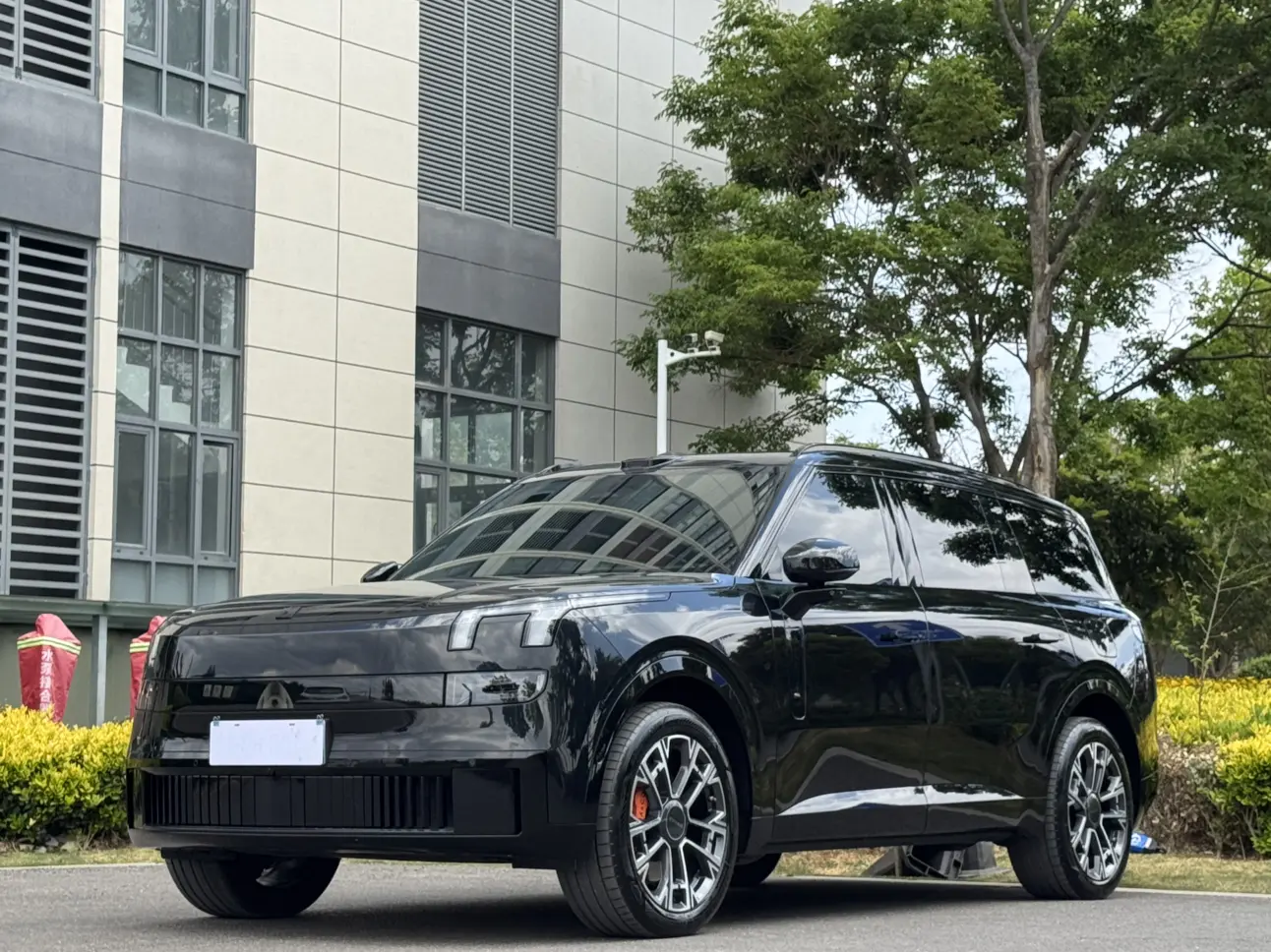 Lynk & Co 900