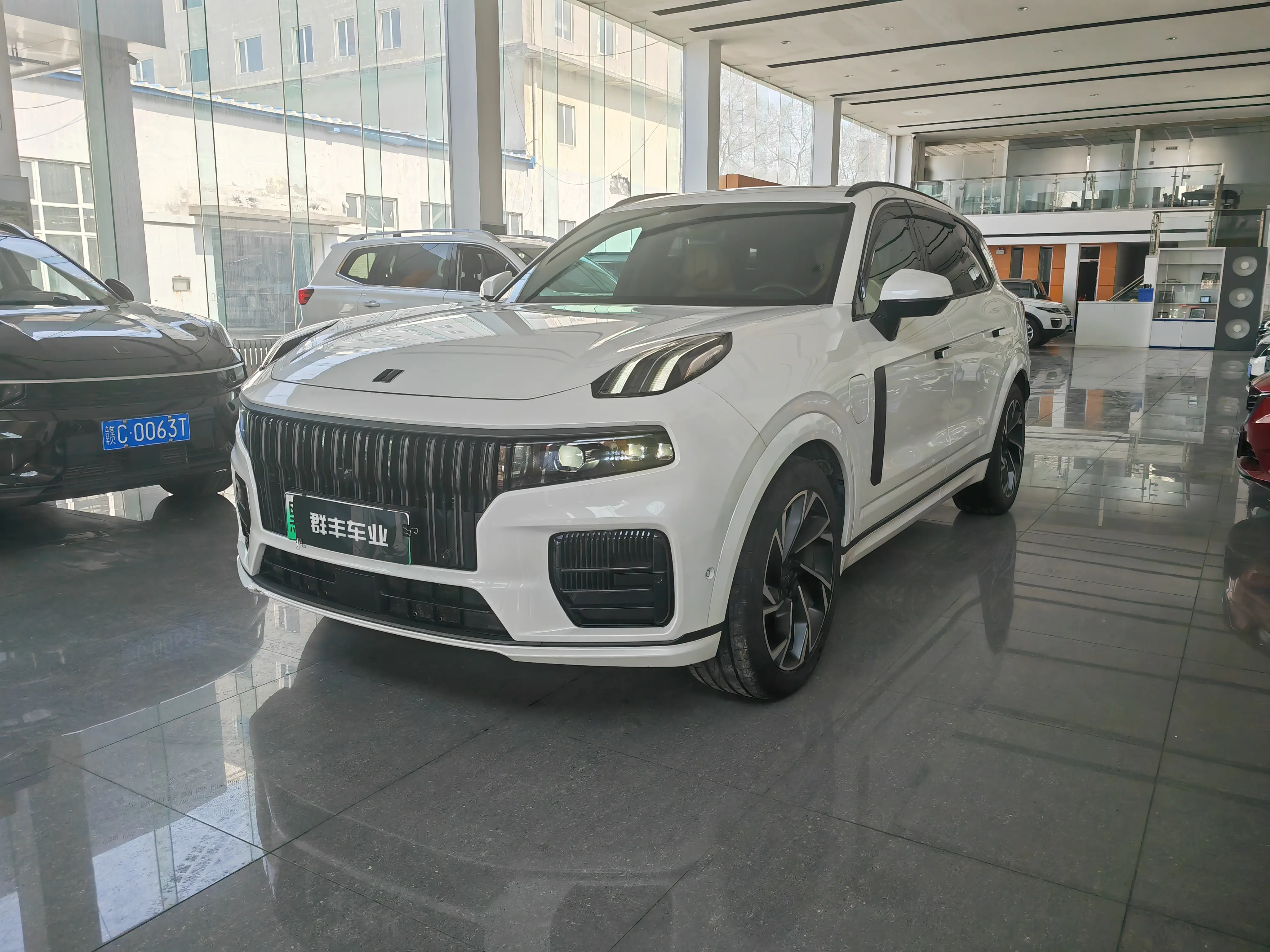 Lynk & Co 09 EM-P