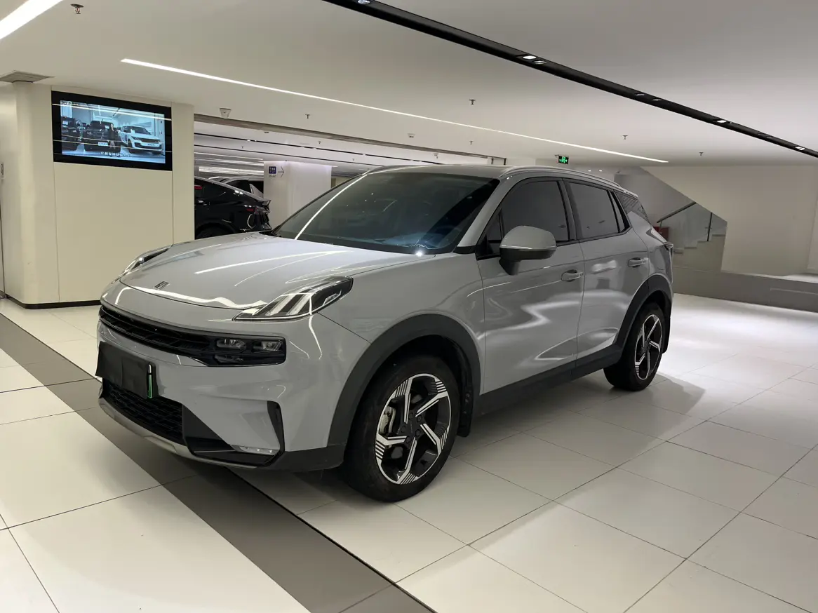 Lynk & Co 06 EM-P