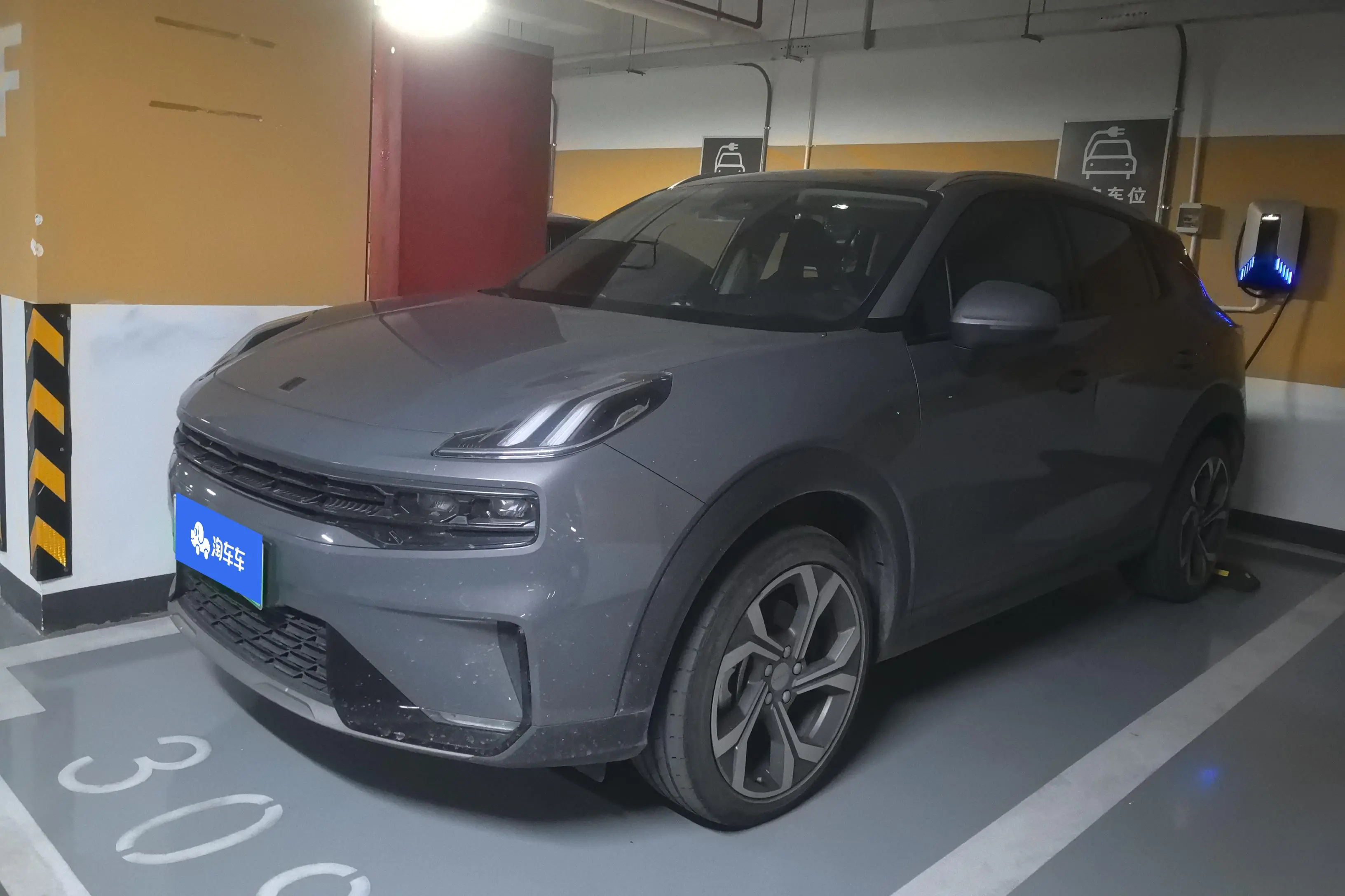 Lynk & Co 06 EM-P