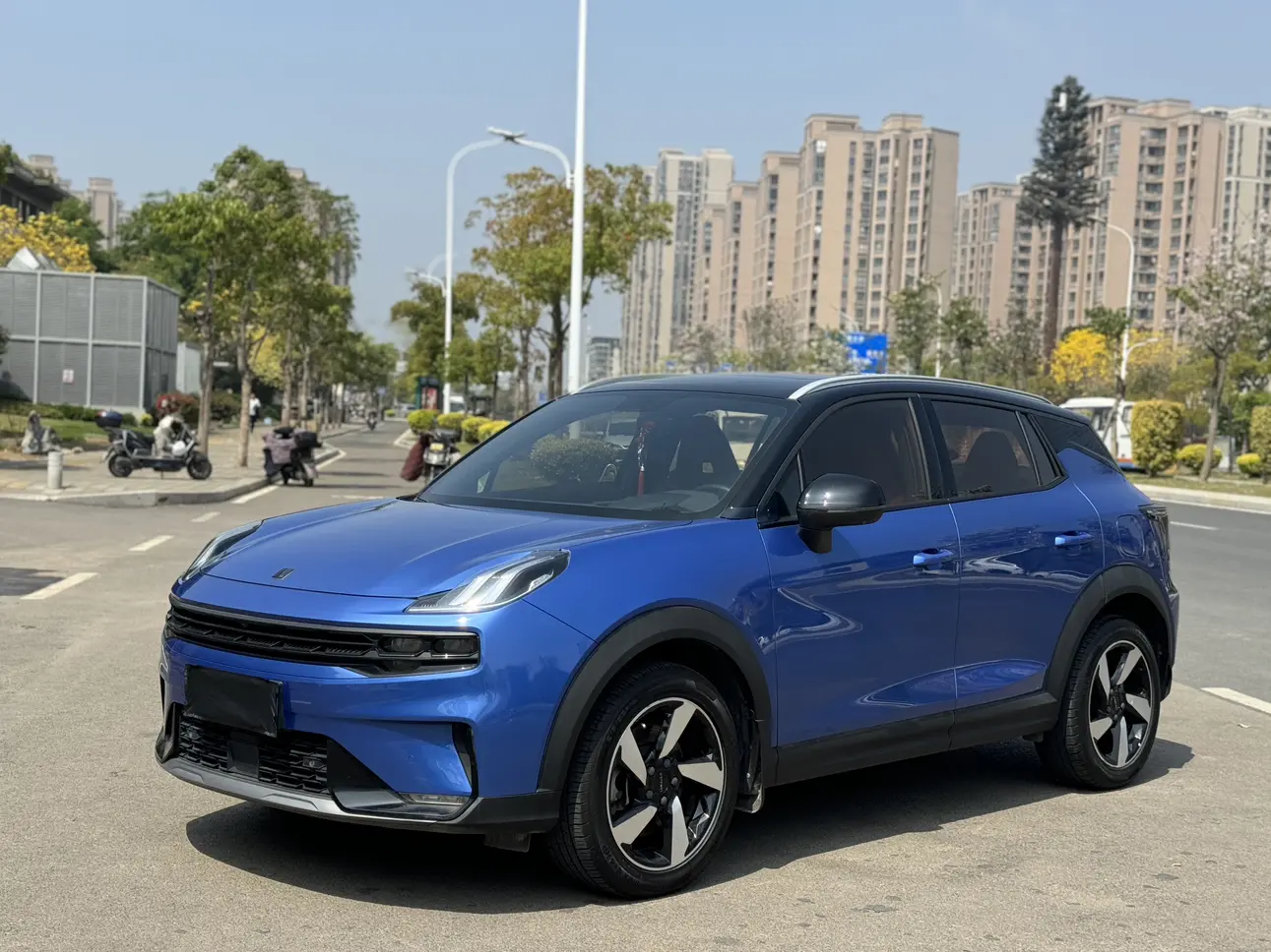Lynk & Co 06
