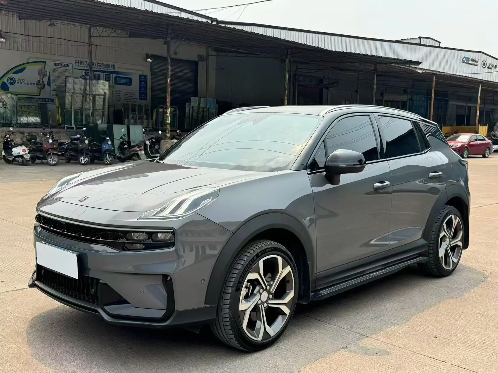 Lynk & Co 06
