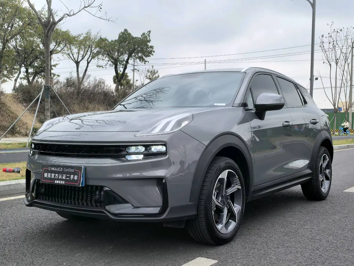 Lynk & Co 06