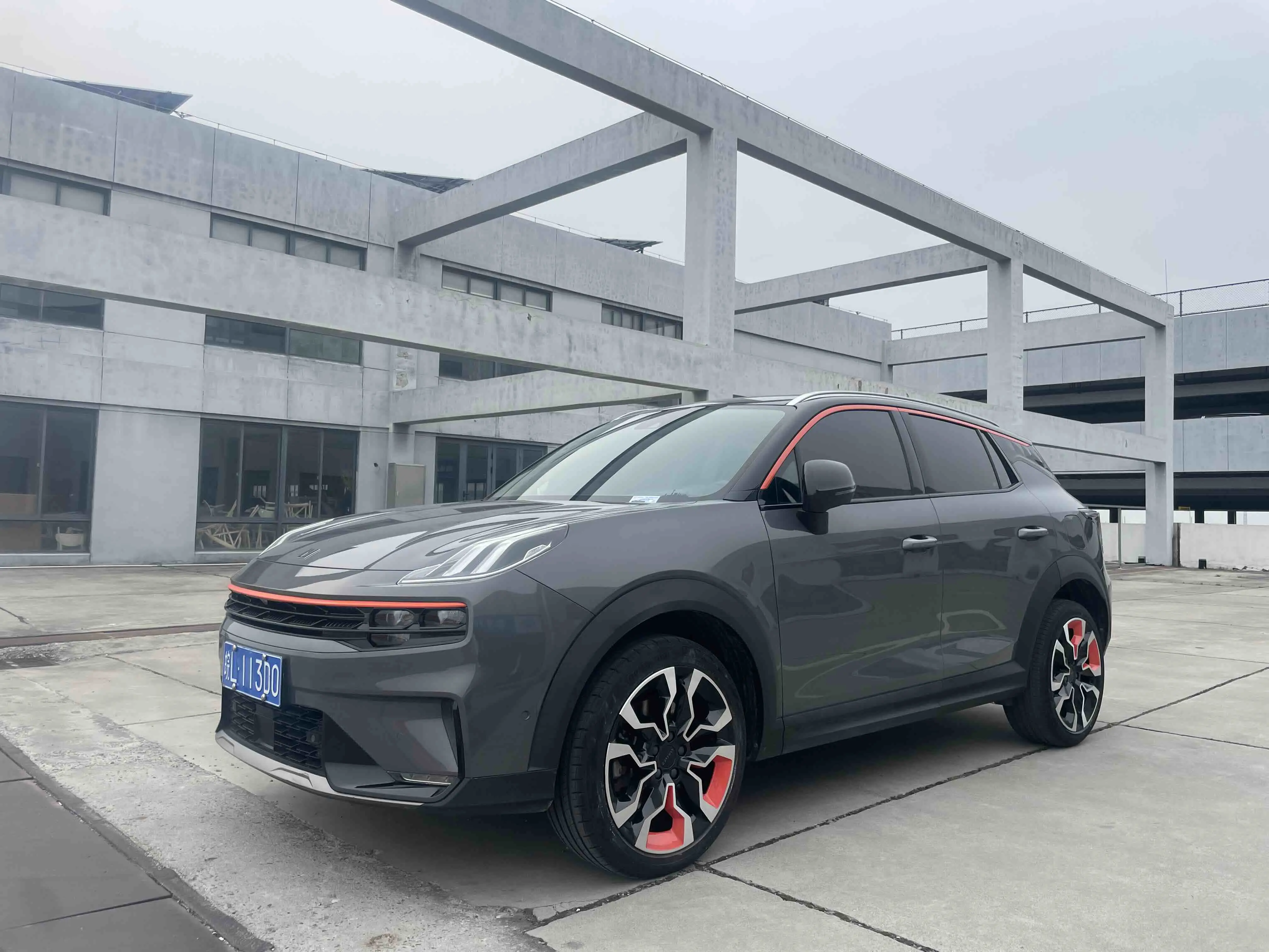 Lynk & Co 06