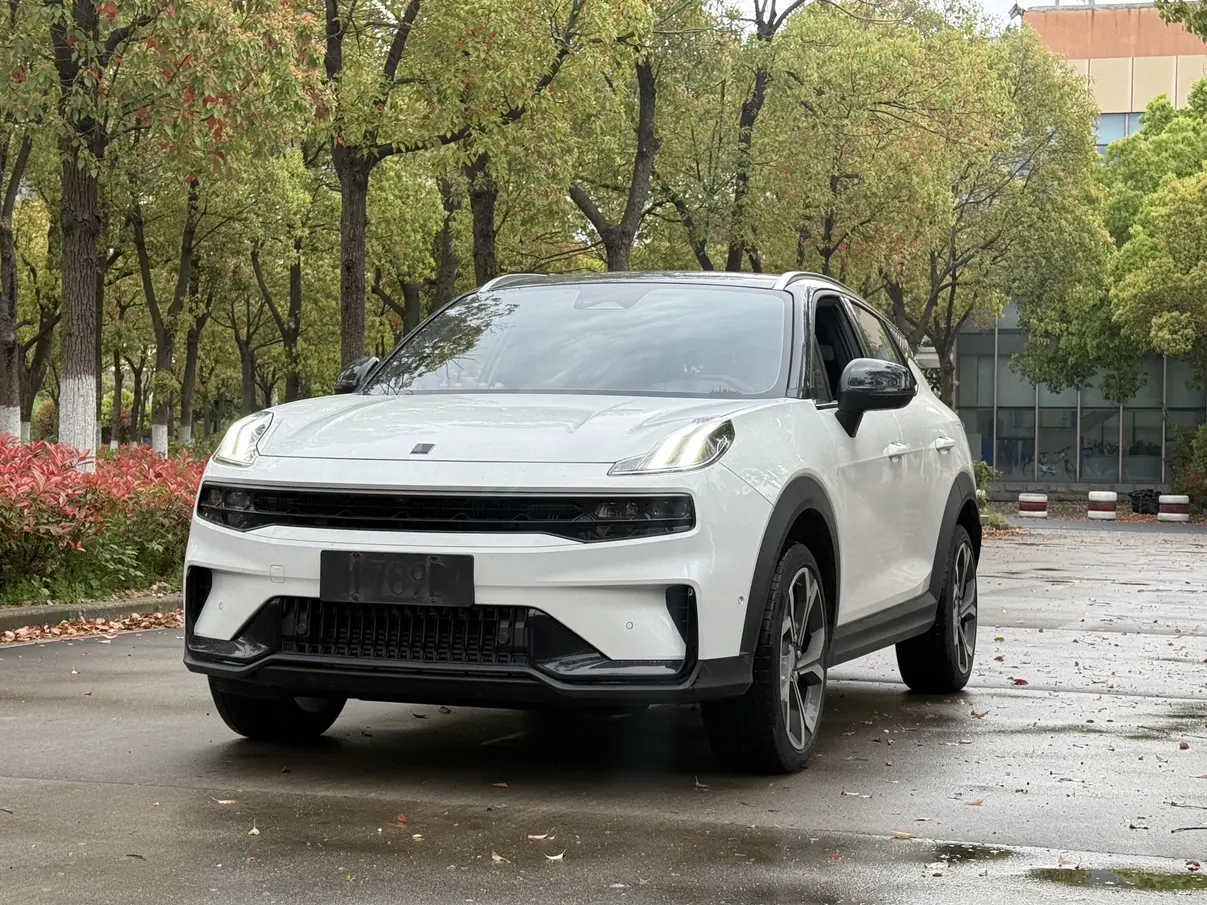 Lynk & Co 06