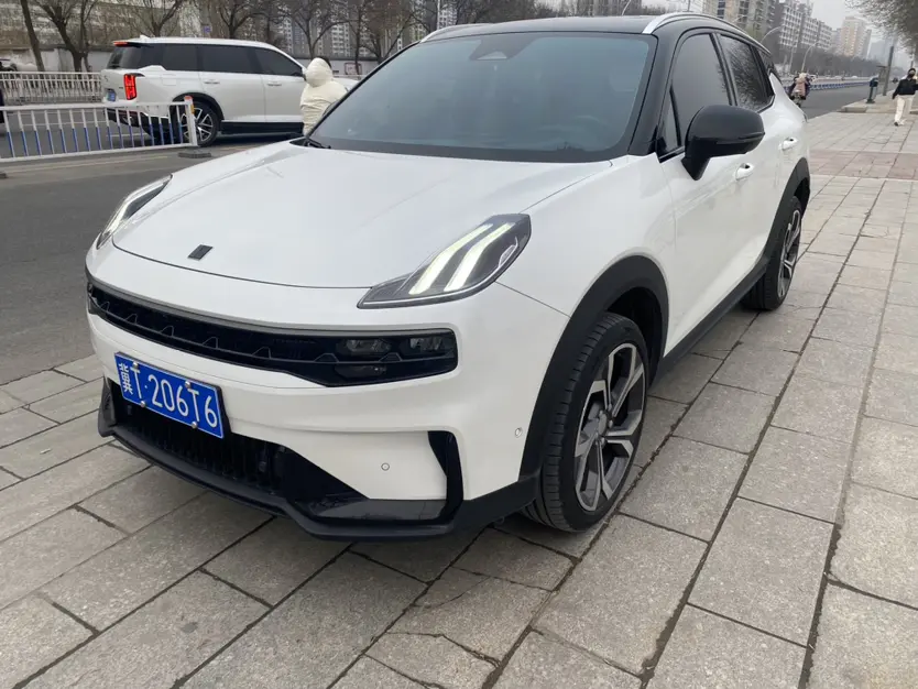 Lynk & Co 06