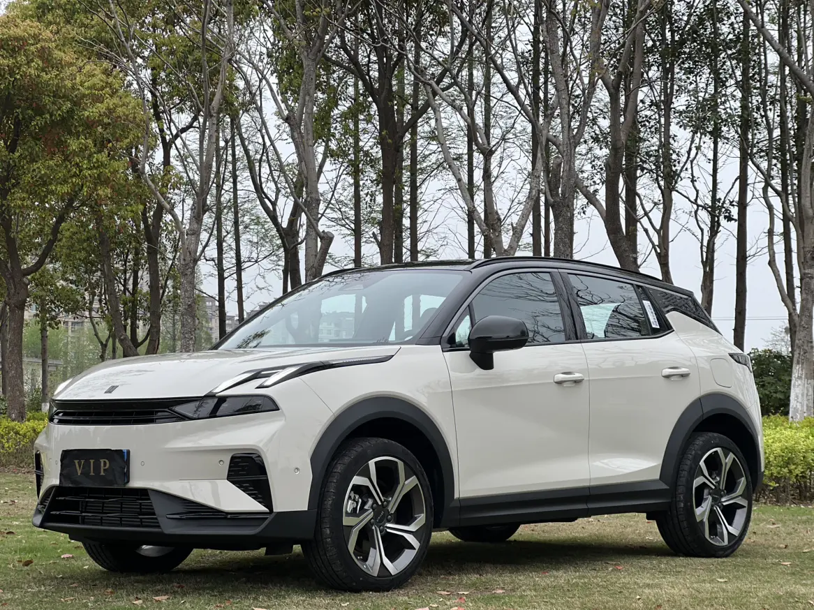 Lynk & Co 06