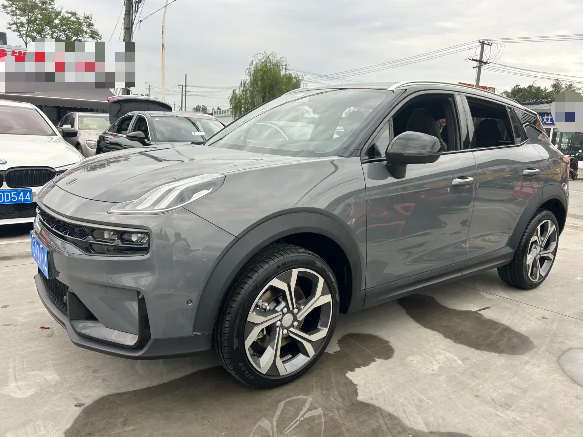 Lynk & Co 06