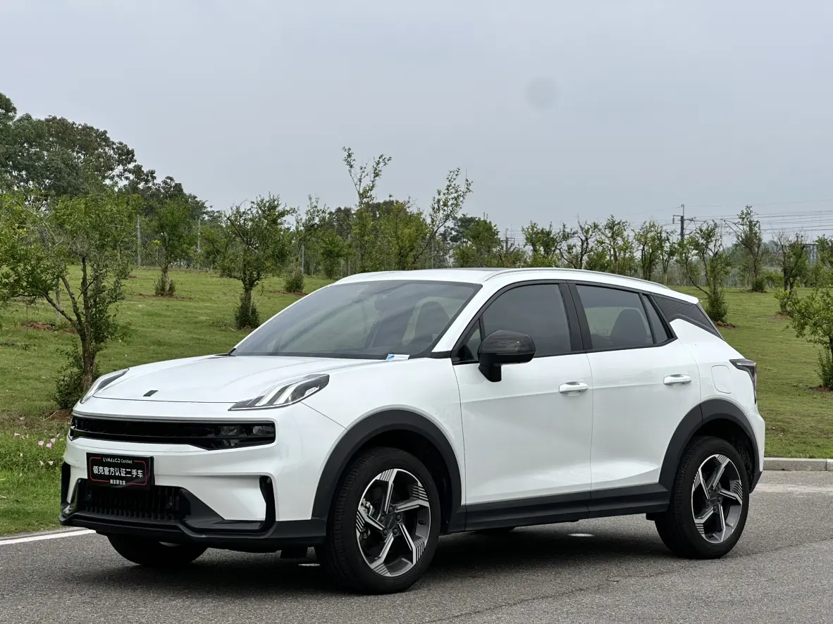 Lynk & Co 06