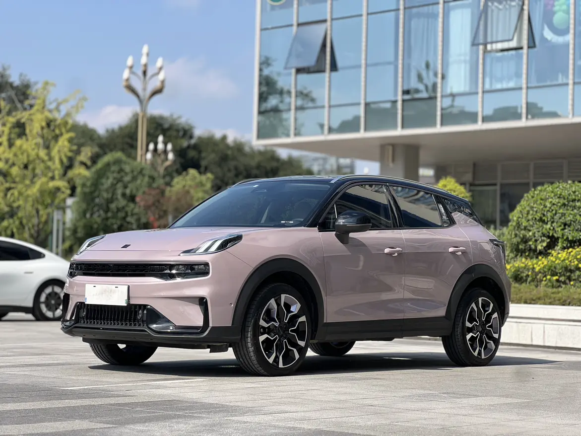 Lynk & Co 06