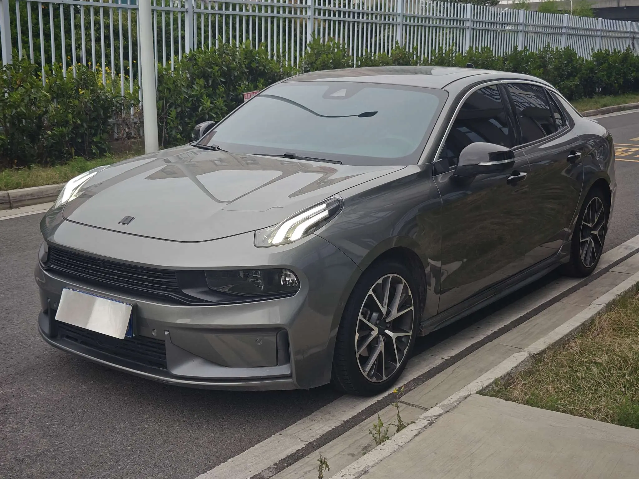 Lynk & Co 03