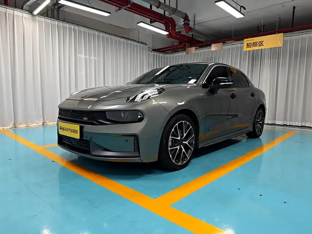 Lynk & Co 03