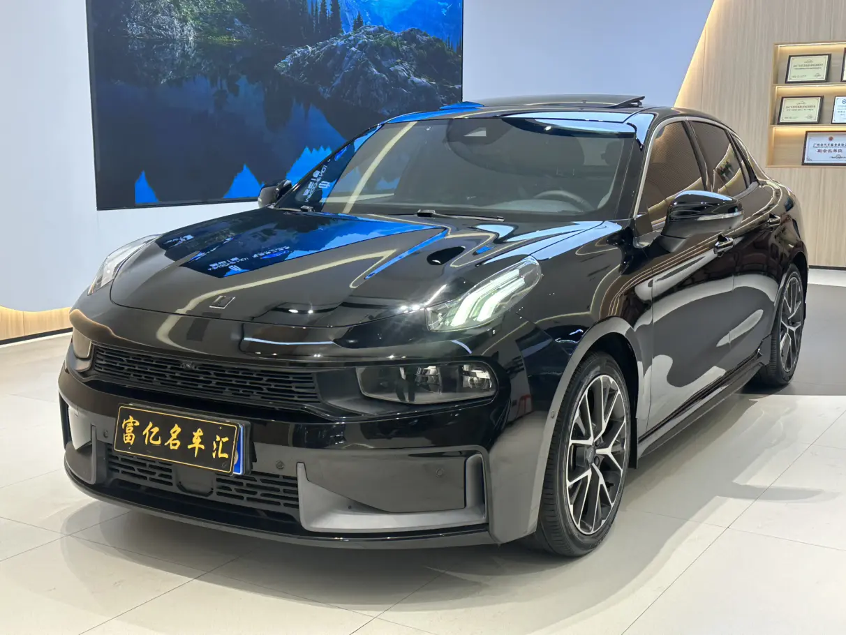 Lynk & Co 03