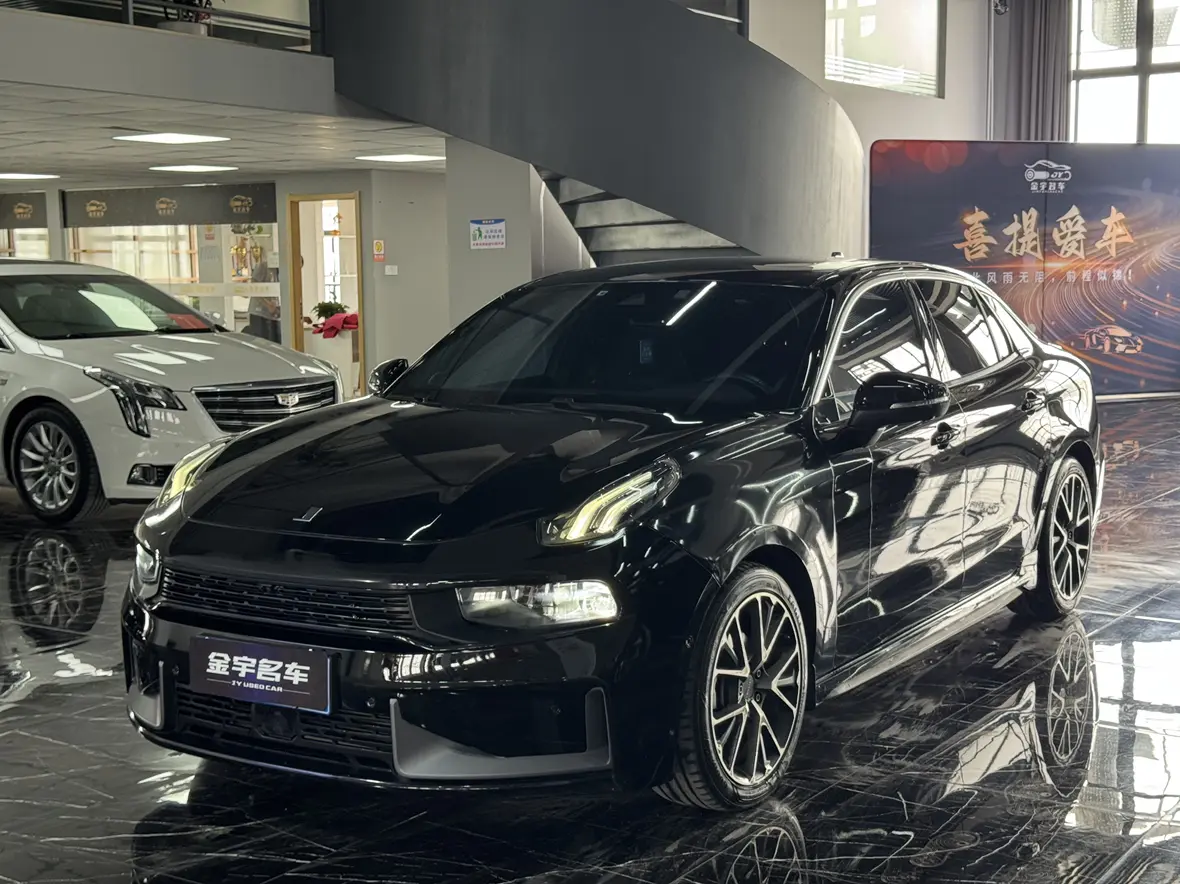 Lynk & Co 03