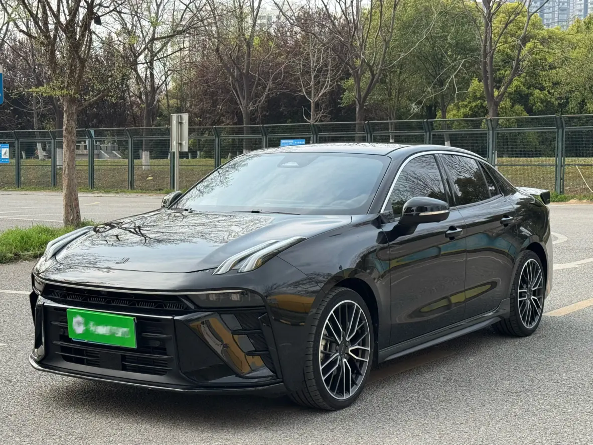 Lynk & Co 03