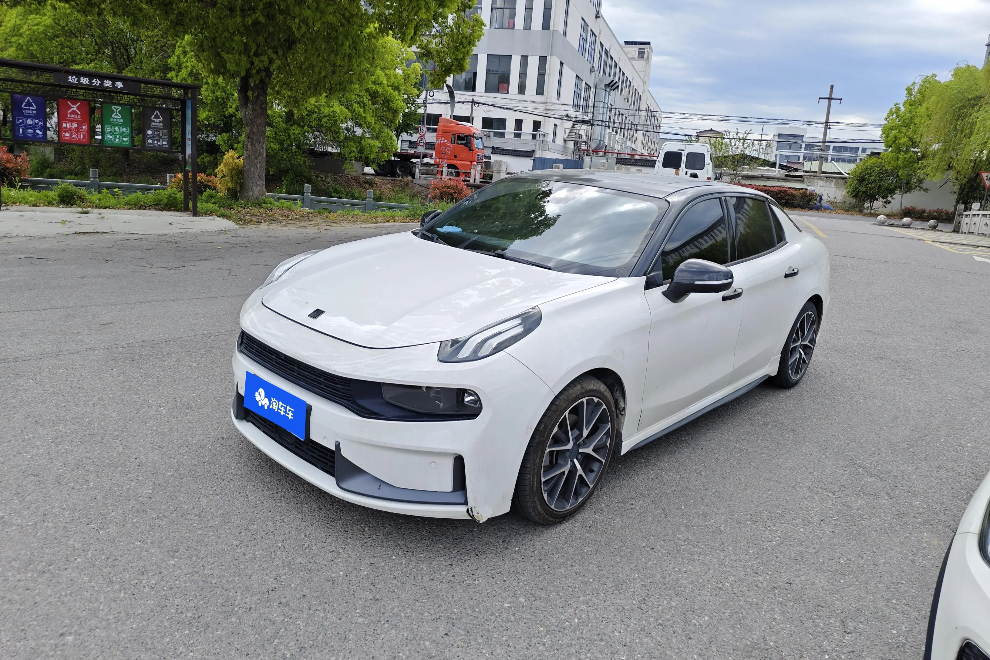 Lynk & Co 03
