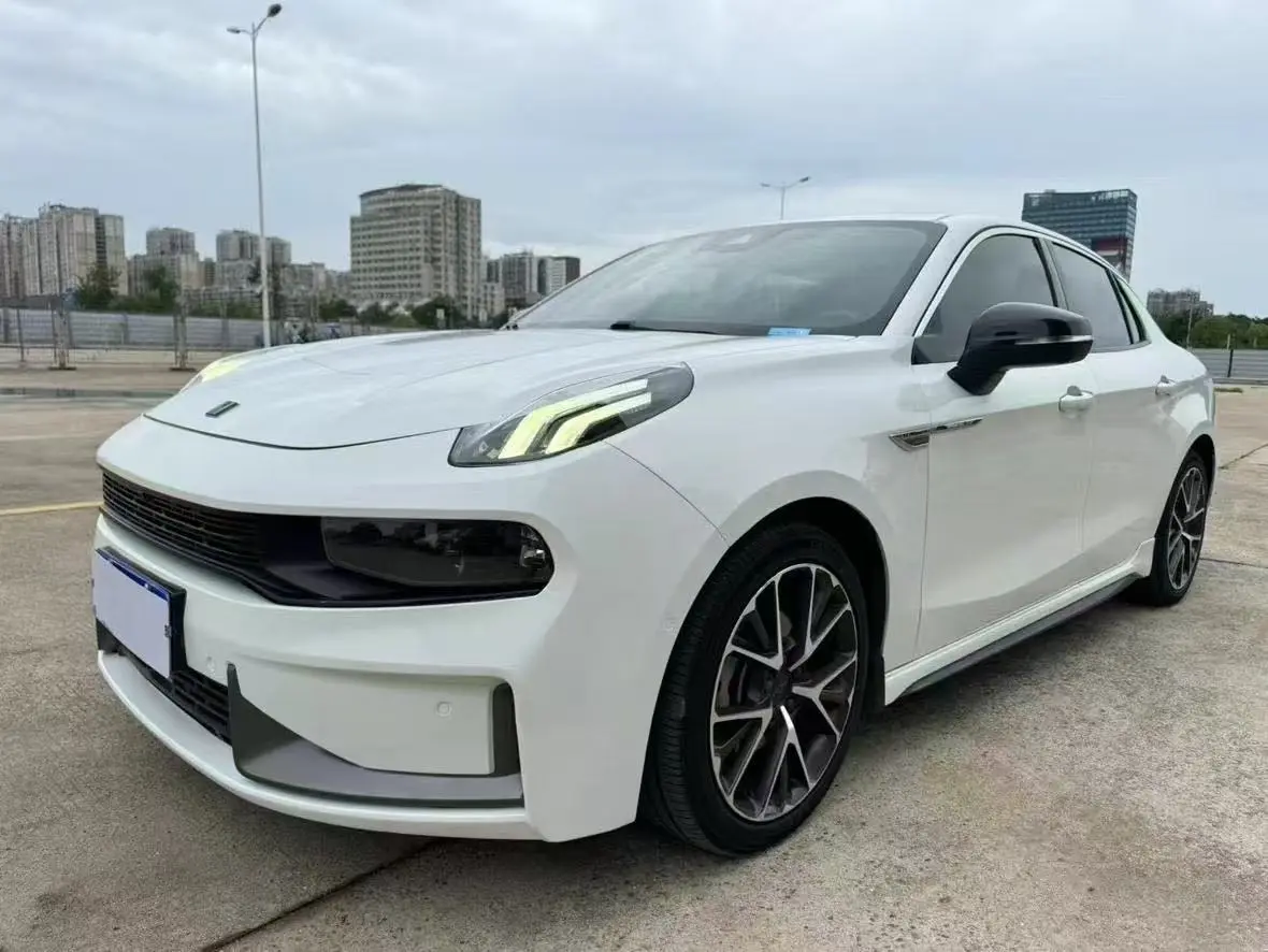 Lynk & Co 03