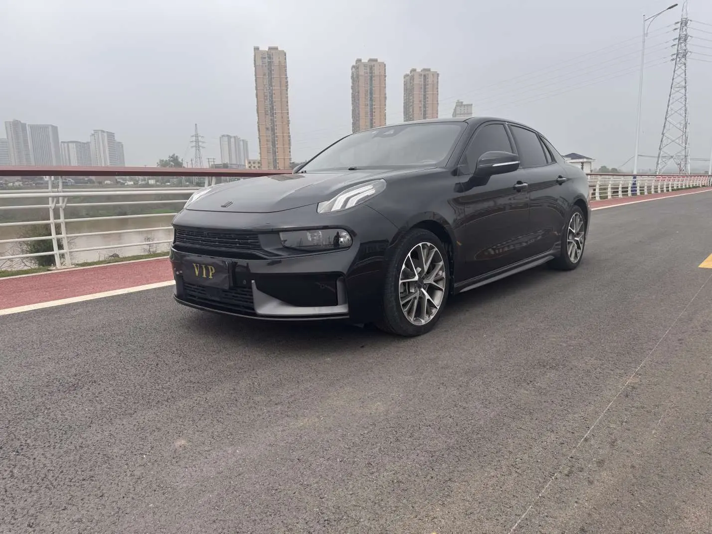Lynk & Co 03