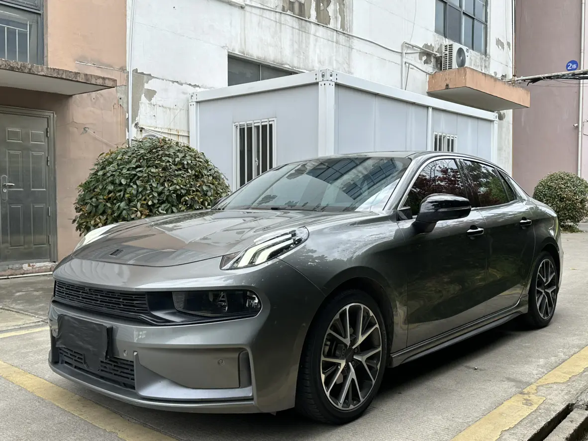 Lynk & Co 03