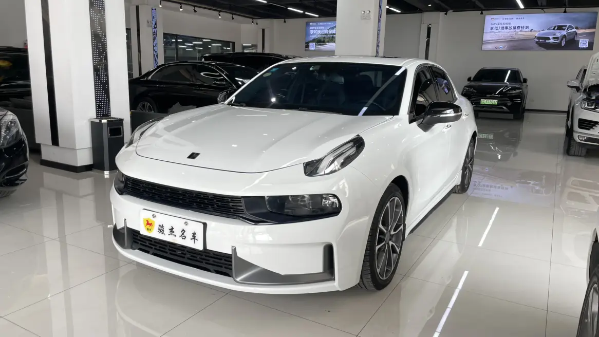 Lynk & Co 03