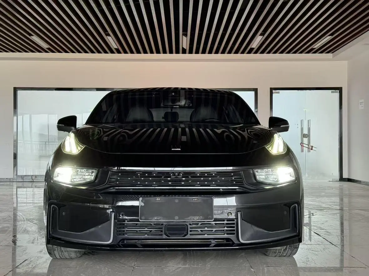 Lynk & Co 03