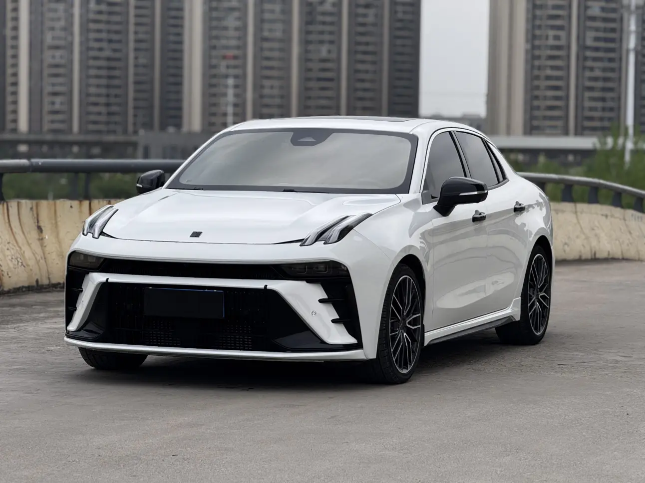 Lynk & Co 03