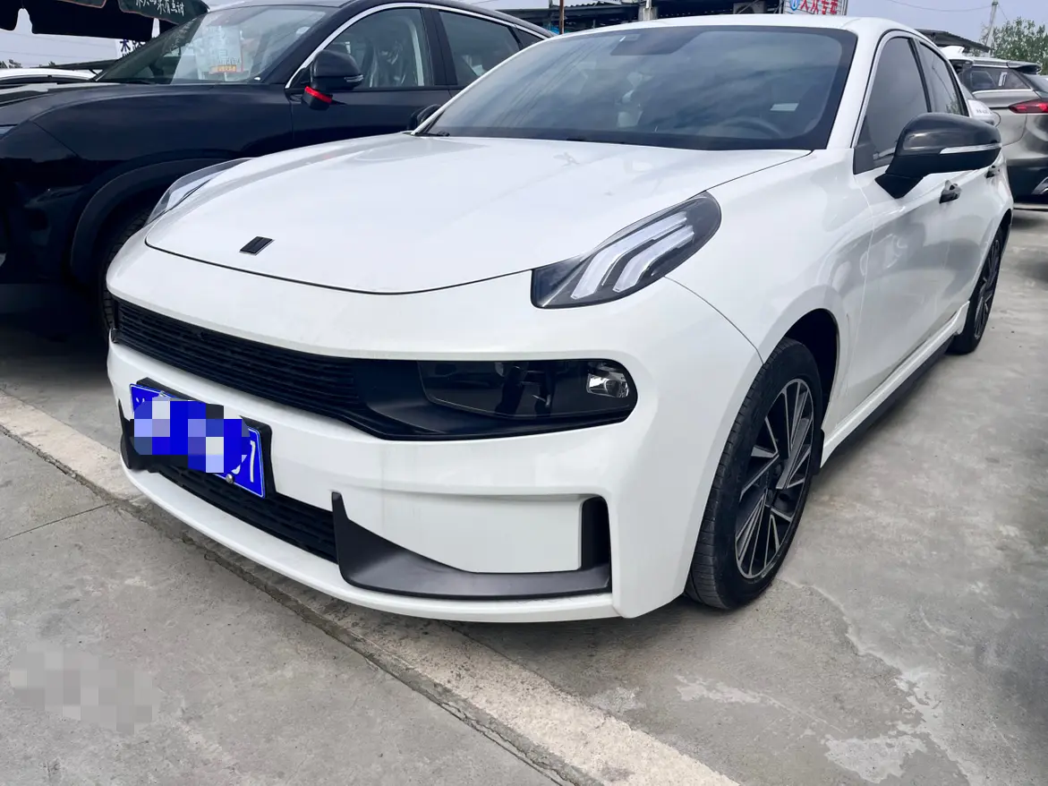 Lynk & Co 03