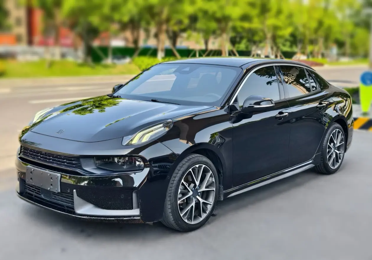 Lynk & Co 03