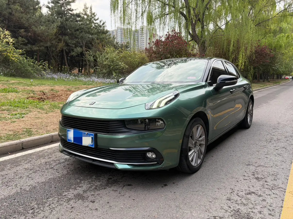 Lynk & Co 03