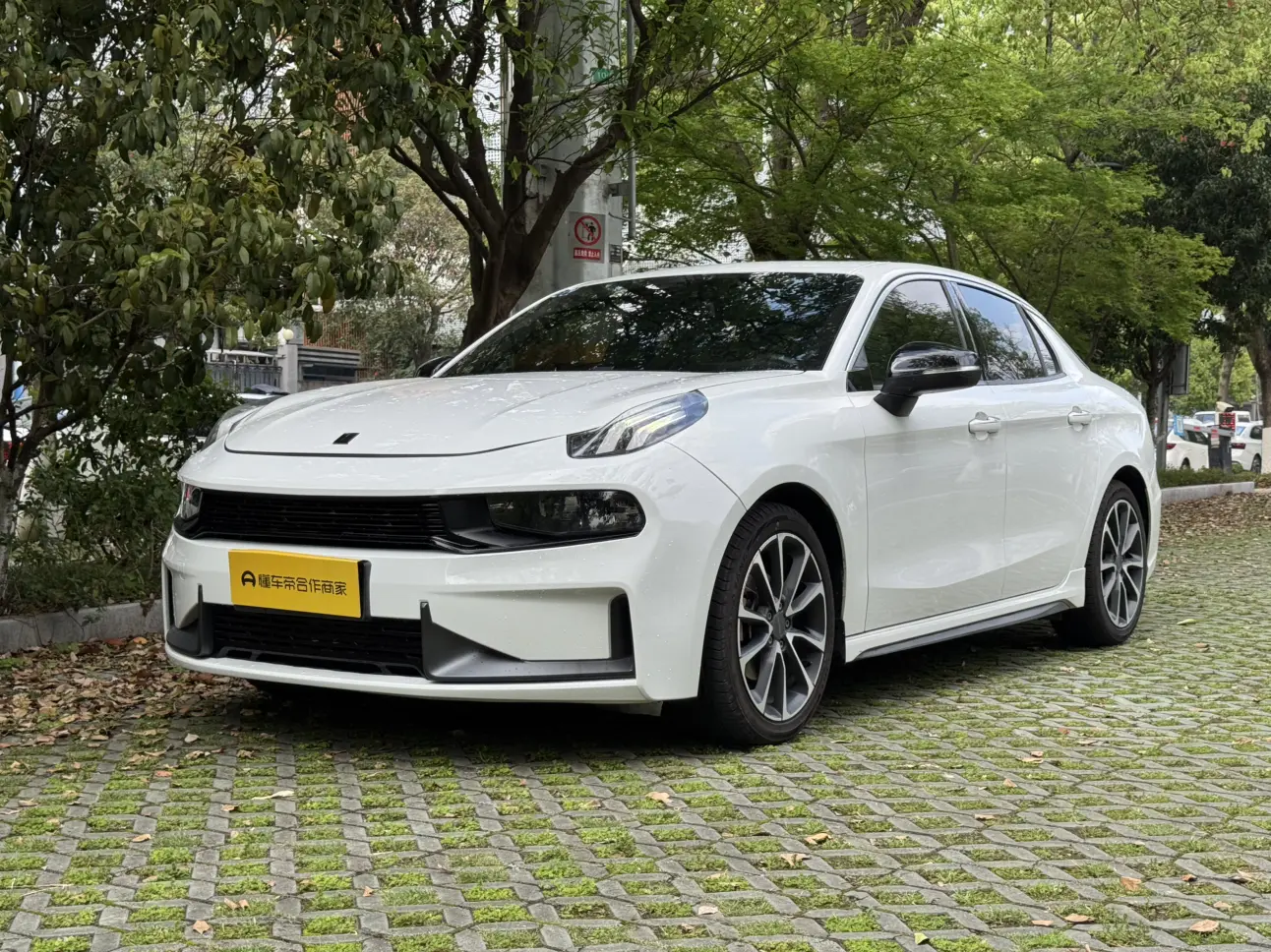 Lynk & Co 03