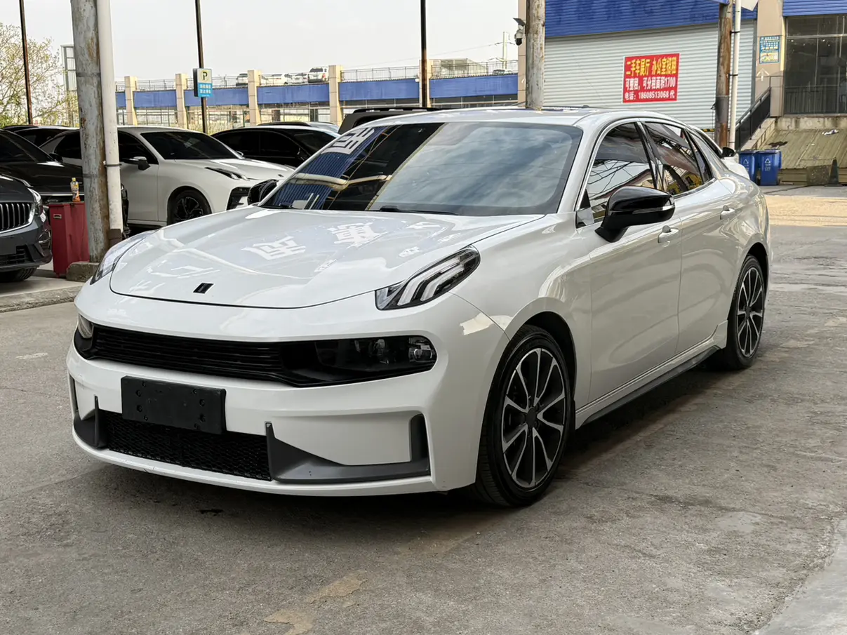 Lynk & Co 03