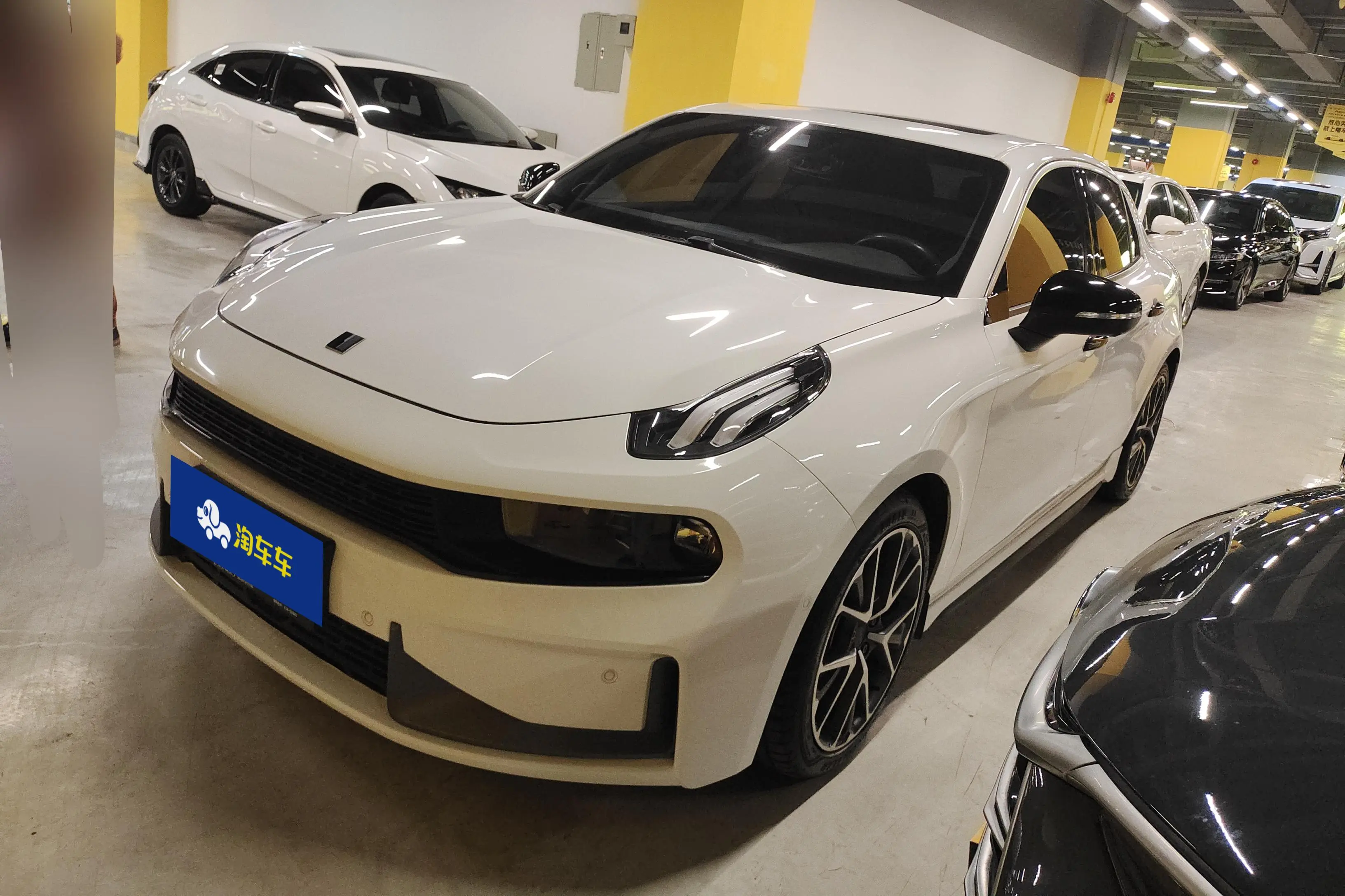 Lynk & Co 03