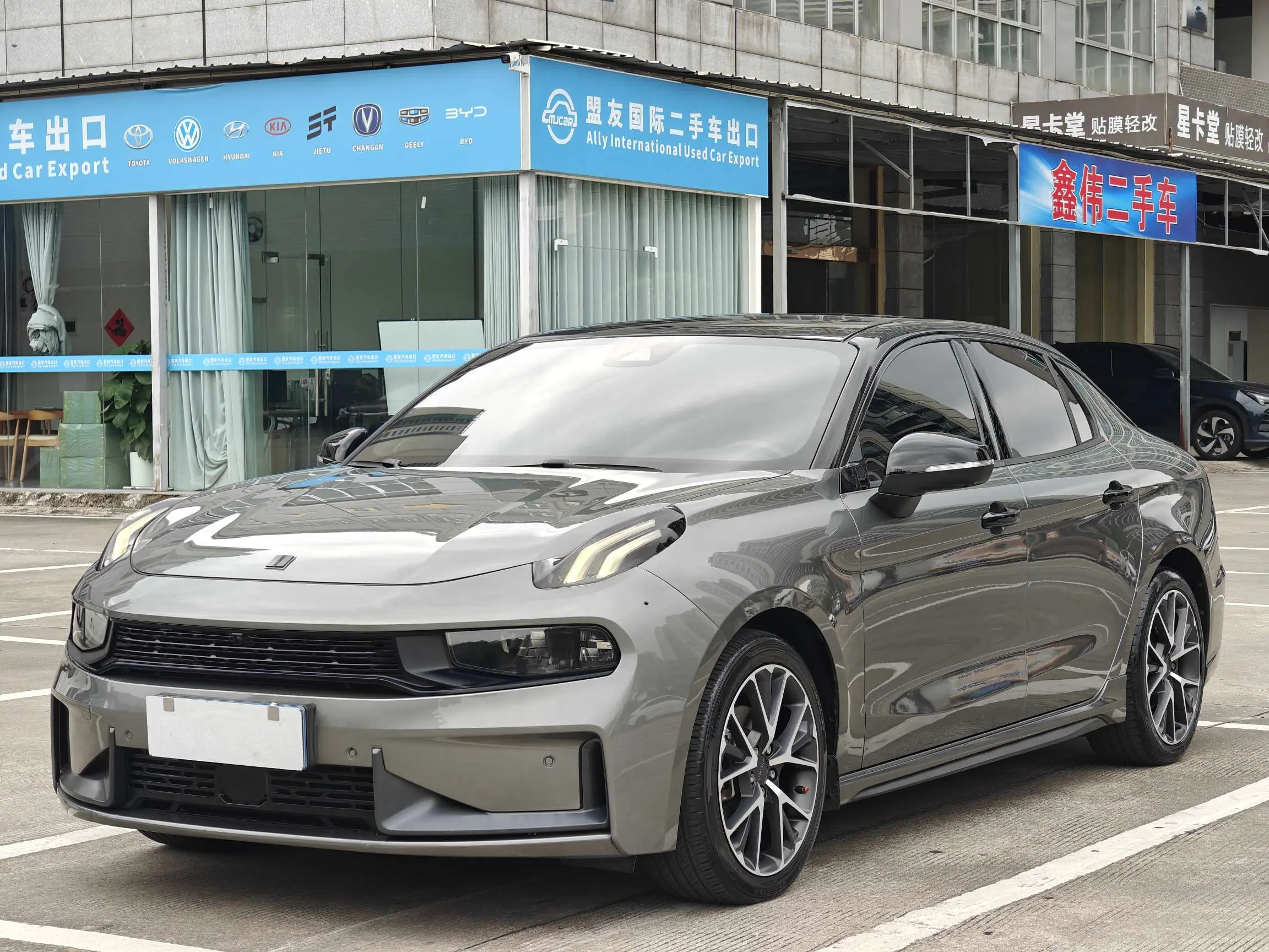 Lynk & Co 03