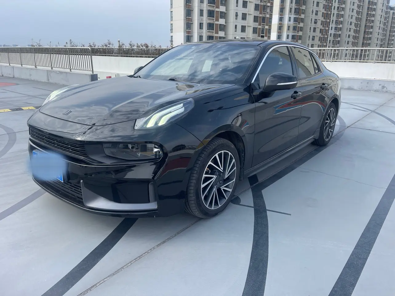 Lynk & Co 03