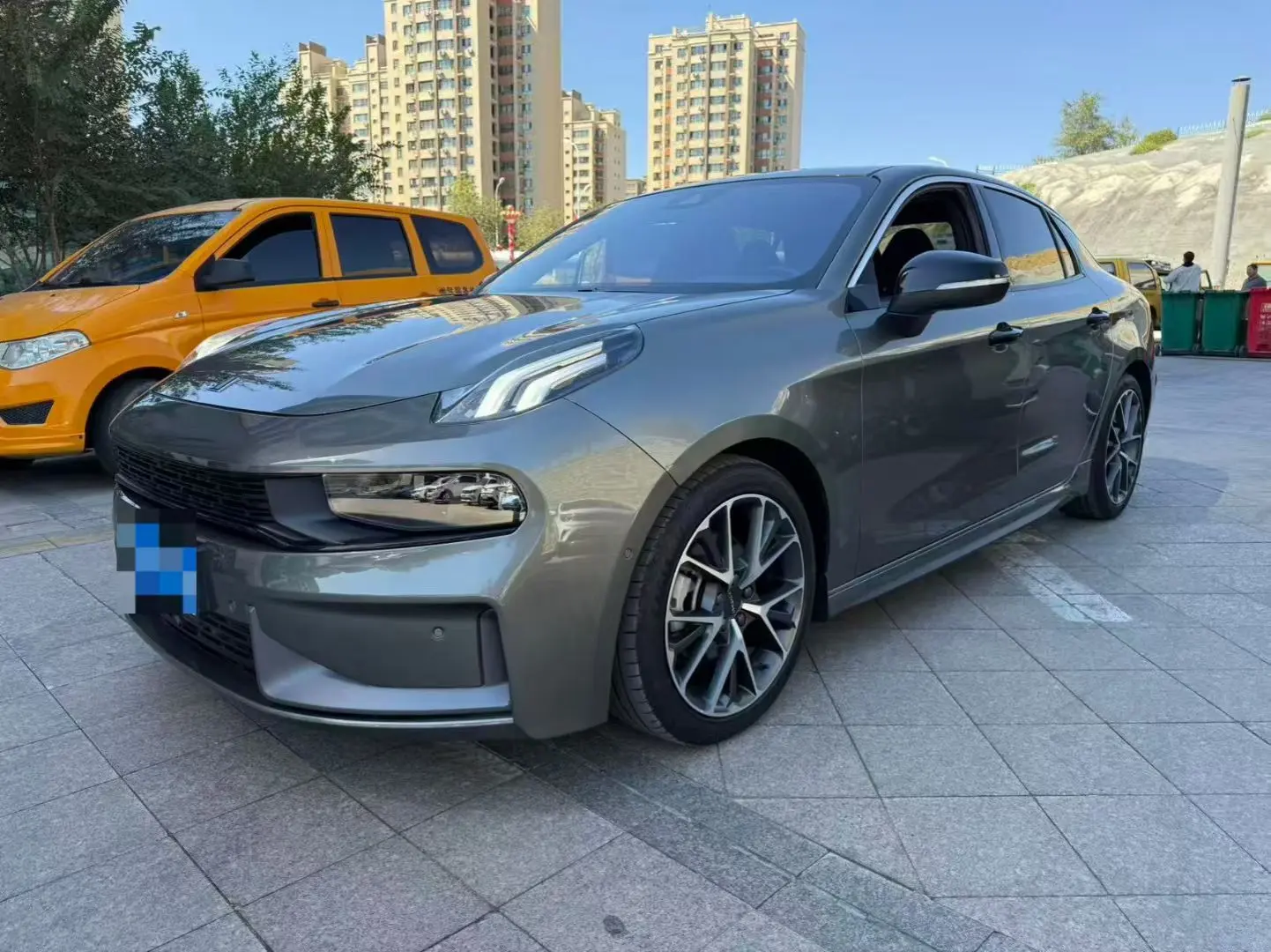 Lynk & Co 03