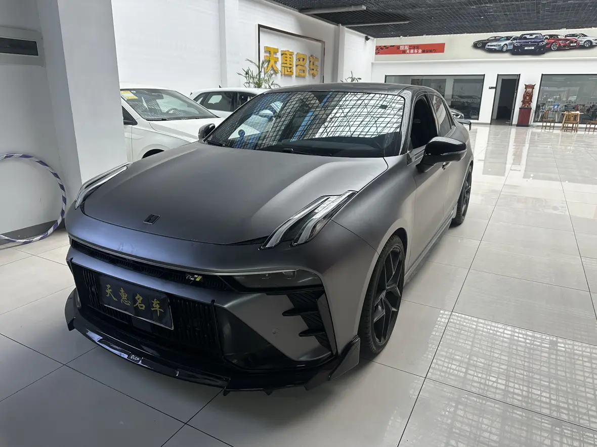 Lynk & Co 03