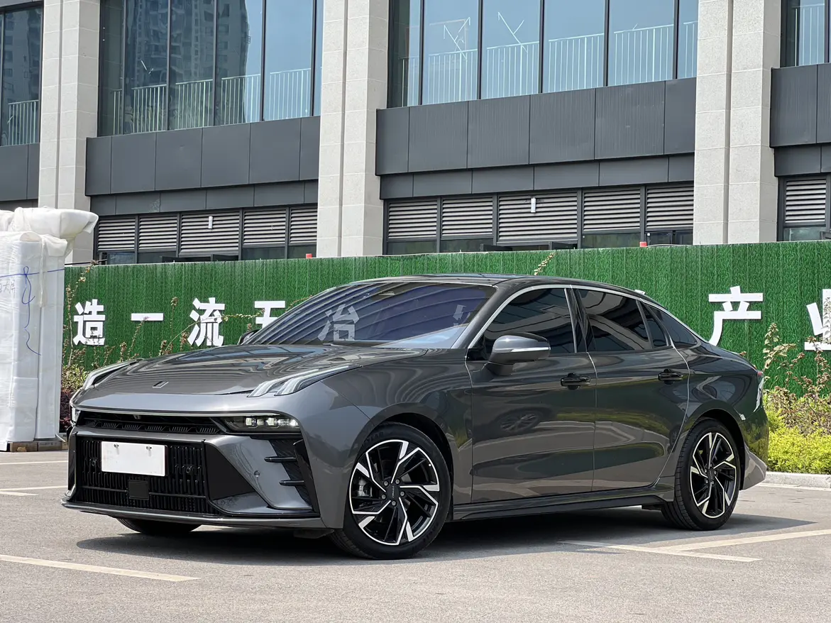 Lynk & Co 03