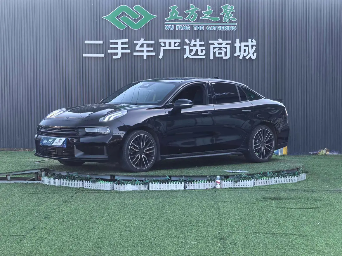 Lynk & Co 03